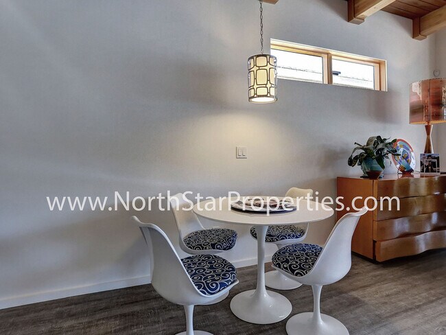 Building Photo - Truly Amazing and Rare Furnished Lake Oswego Cabana.