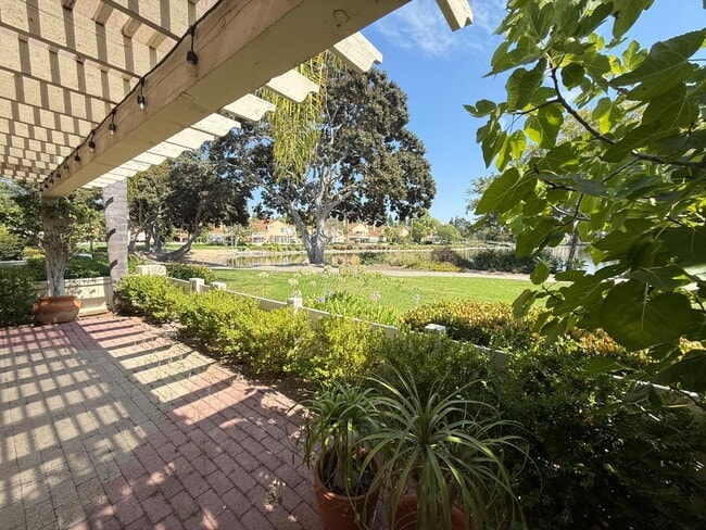 Building Photo - 2110 Northshore Dr
