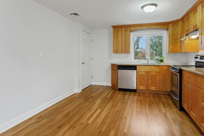 Building Photo - 119 Forest St