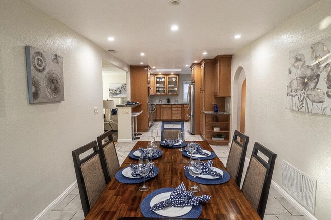 Building Photo - 1915 Washington St