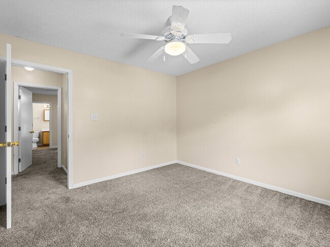 Building Photo - Midway Park Move In