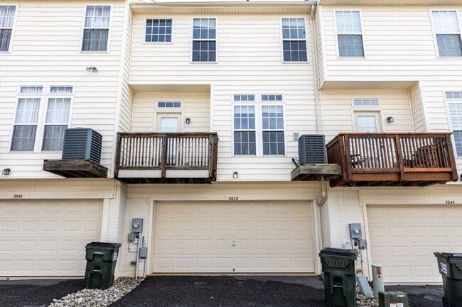 Building Photo - 2042 Lockwood Dr