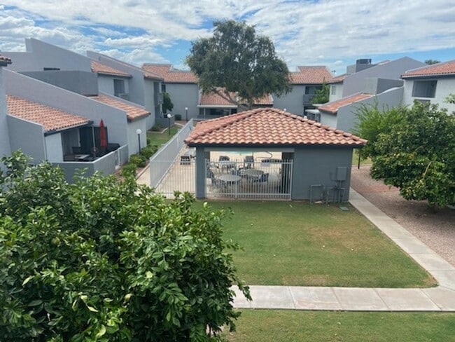 Building Photo - A Special 2 bed 2 bath Condo overlooking C...