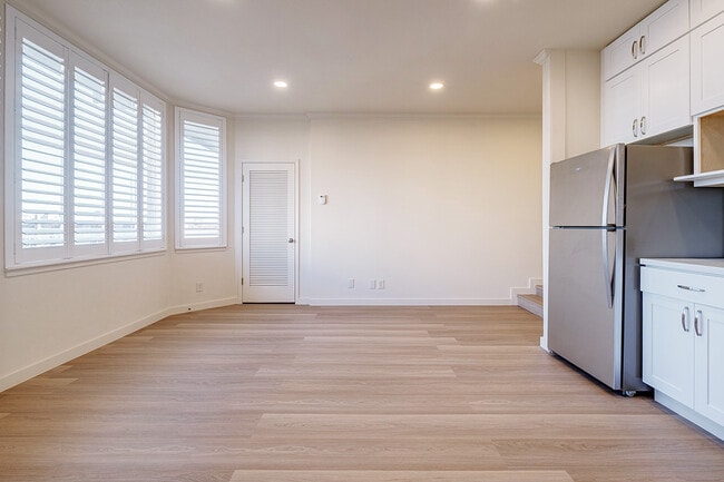 Building Photo - 2101 Baker St