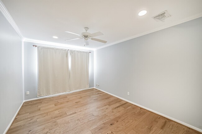 Building Photo - 4521 Acacia St