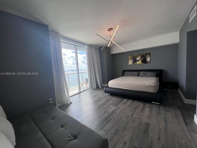 Building Photo - 465 Brickell Ave