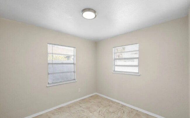 Building Photo - 1791 Sylvan Dr