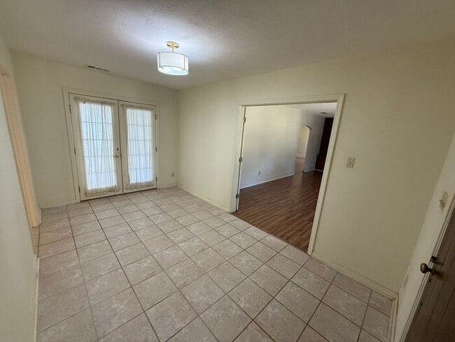 Building Photo - Pensacola - East Hill - 4 bedrooms, 3 bathroom - Mother in Law suite