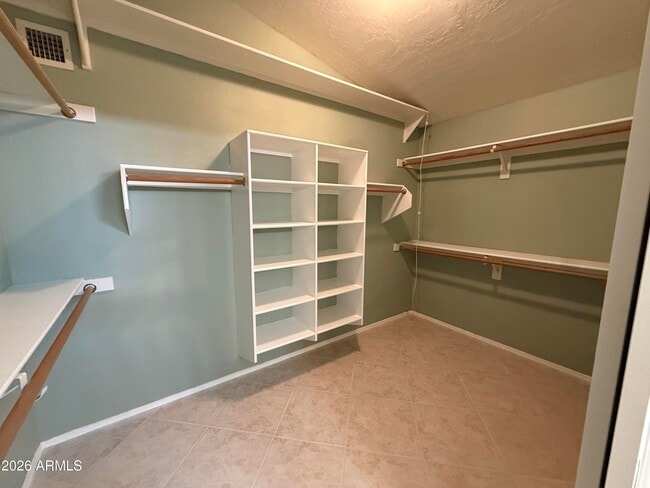 Building Photo - 5170 W Ivanhoe St