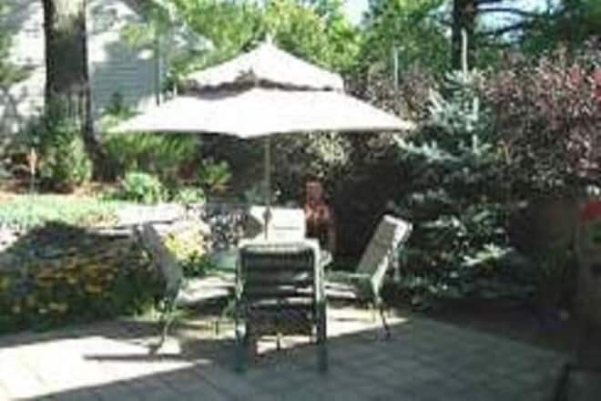 Building Photo - 102 Longmeadow Ln