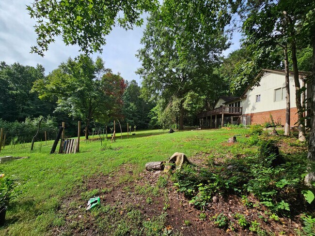 Building Photo - Large Private Lot with 3BR home in Concord!