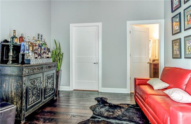 Building Photo - 905 Juniper St NE