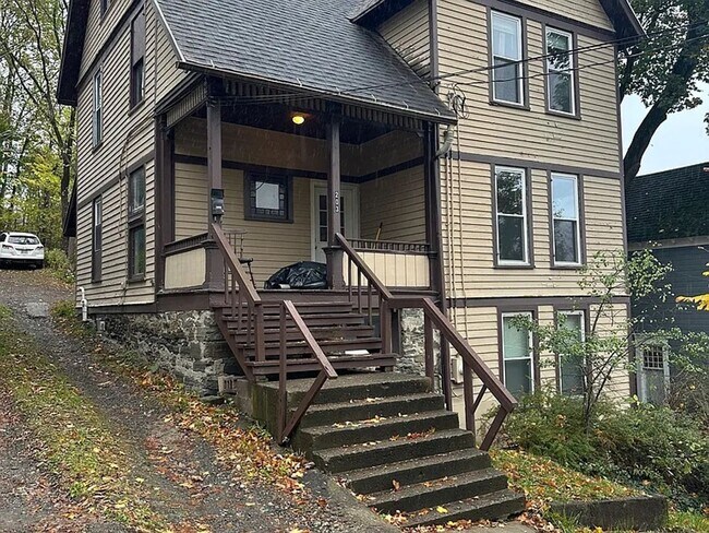 Building Photo - 203 Pleasant St