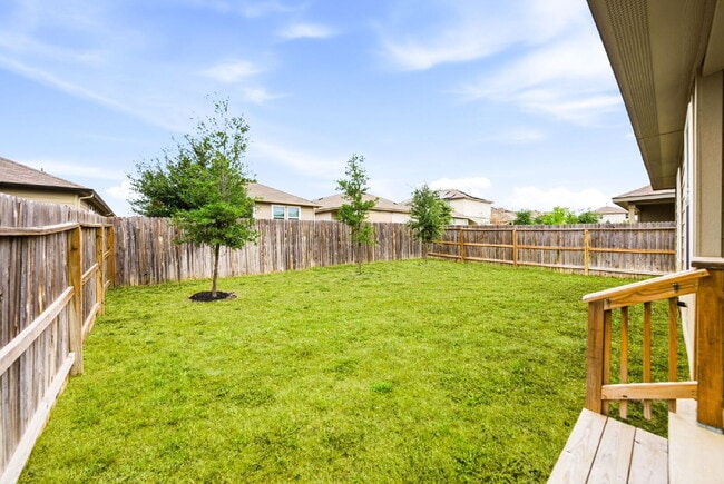 Building Photo - 2 Weeks FREE RENT with 12 Month Lease. 1 Month FREE with 18 Month Lease