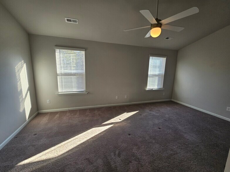 Building Photo - 7566 Knightbell Cir