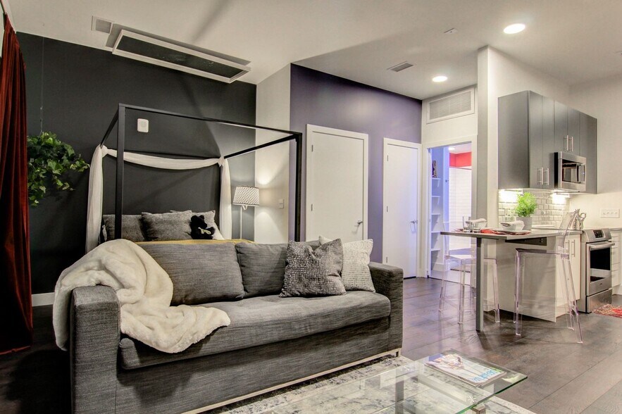 Building Photo - 2550 Lawrence St