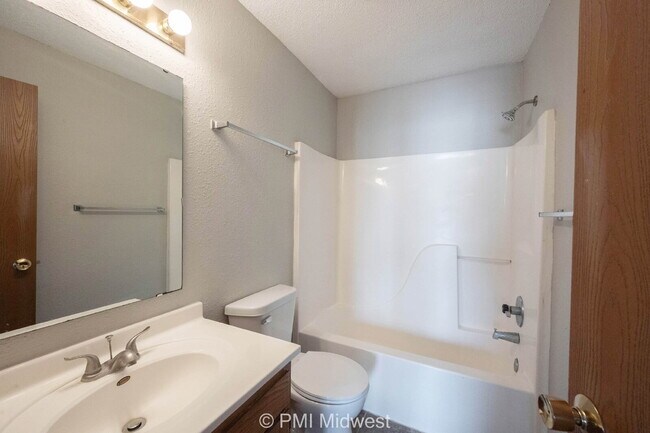 Building Photo - Charming 3-Bedroom, 2.5 Baths - Lawrence Township