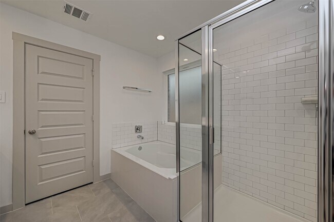 Building Photo - 3418 Lake Landing Ln