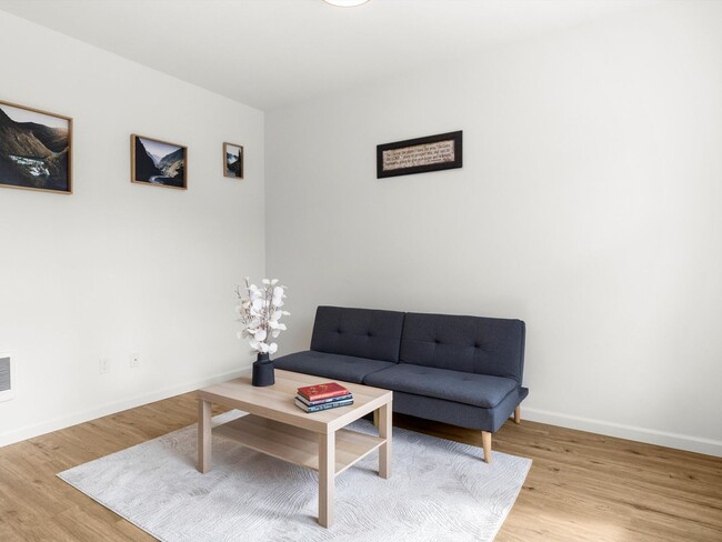 Building Photo - Brand New Construction 1 month free rent!