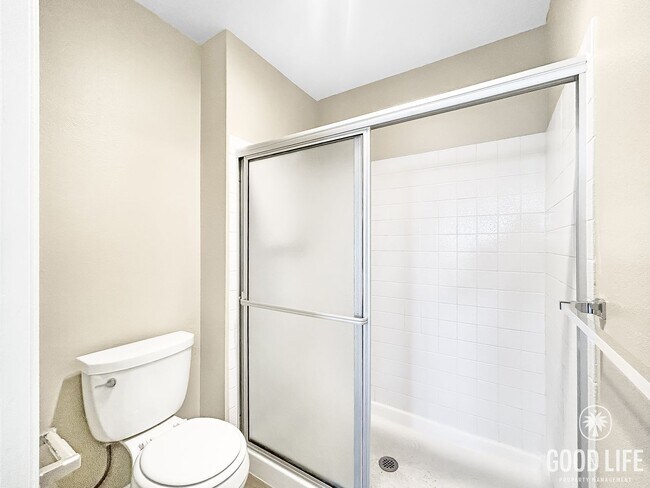 Building Photo - Beautiful 2BD/2BA Condo W/ Reserved Parkin...