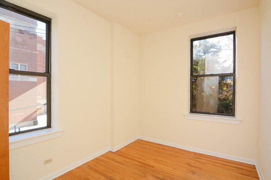 Building Photo - 3145 W Medill Ave
