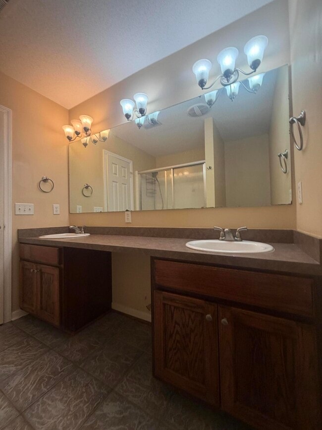 Building Photo - 30 Spanish Moss Cir