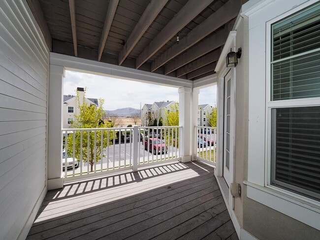 Building Photo - Beautiful Daybreak Condo