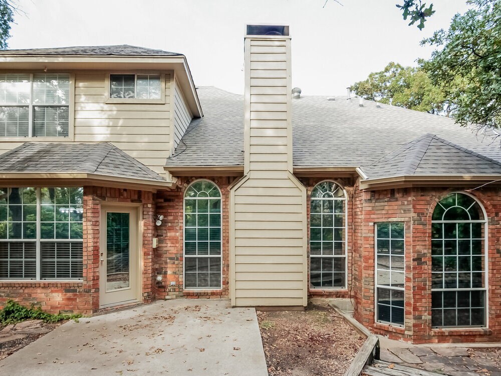 Building Photo - 2680 Hillside Dr