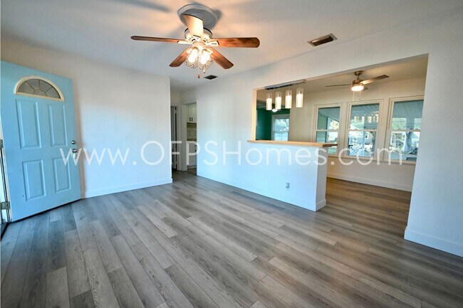 Building Photo - 305 Okaloosa Rd NE