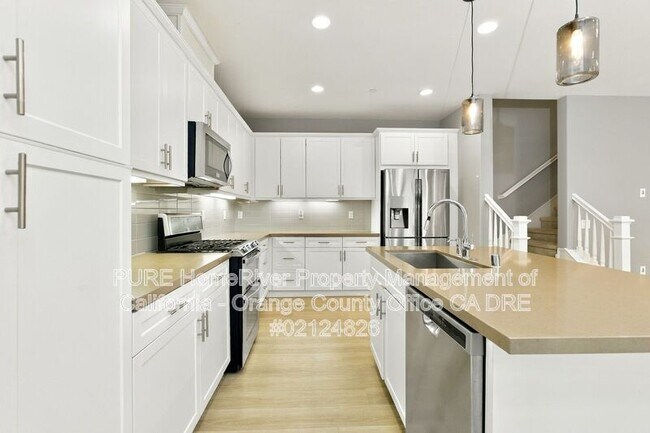 Building Photo - 208 El Paseo