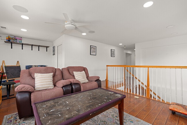 Building Photo - 7116 Torrey Mesa Ct