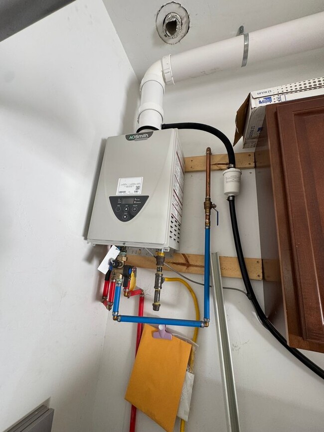 Building Photo - 3BR,2BS Custom home w/3 Car-Boat Deep Garage-Target shopping area