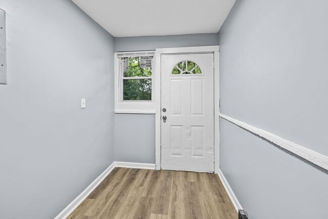 Building Photo - Newly Renovated 4 Bedroom 2 Bathroom Home