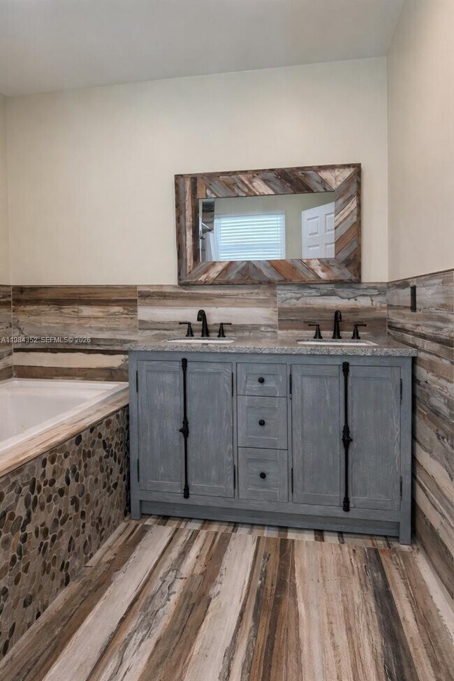 Building Photo - 6527 NW 2nd St