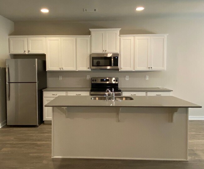 Building Photo - Home for Rent in Jemison, AL...  Available...