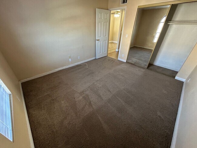 Building Photo - *** NEW YEAR WINTER WELOME DEAL!! $500 OFF FIRST MONTHS RENT IF MOVED IN 2 WEEKS!!***  CHARMING E...