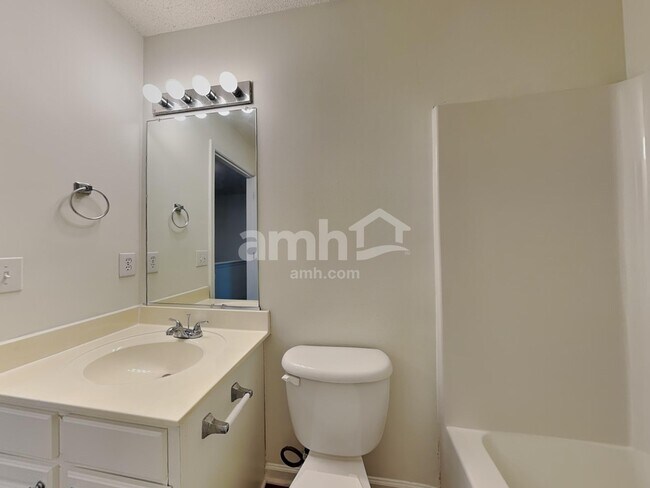 Building Photo - 532 Osborne Rd