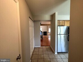 Building Photo - 8121 Fenwick Ct