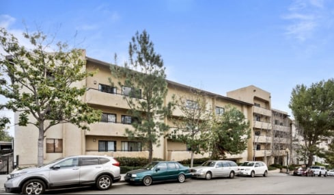 Building Photo - 10982 Roebling Ave
