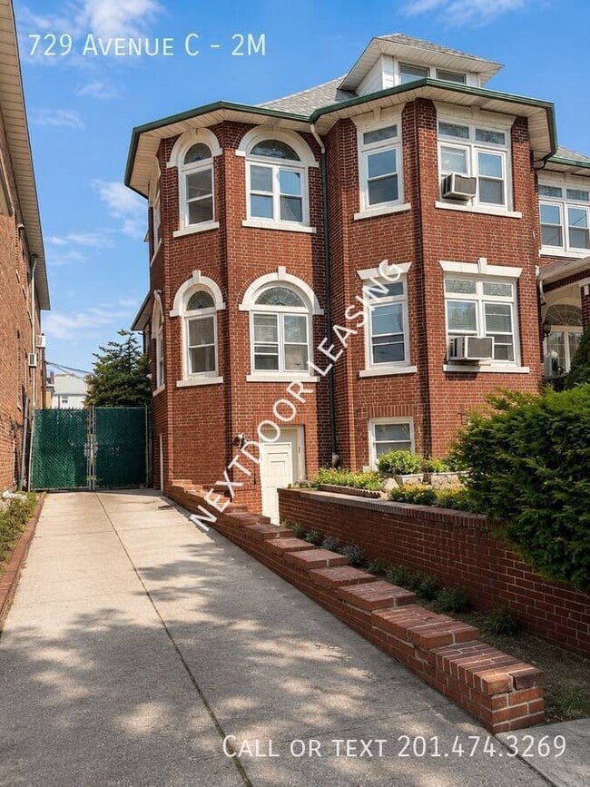 Building Photo - 729 Avenue C