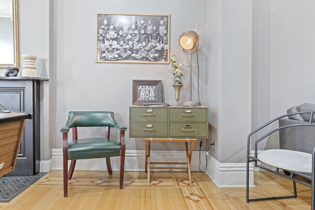 Building Photo - 550 E Town St