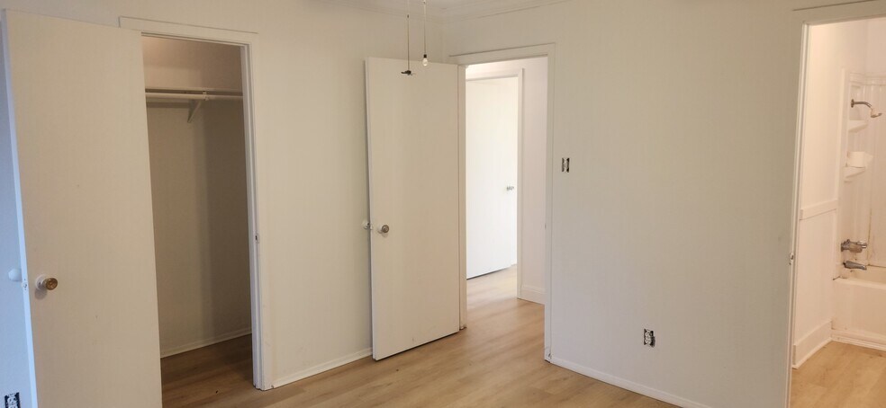 Main room - 605 E Applegate Dr