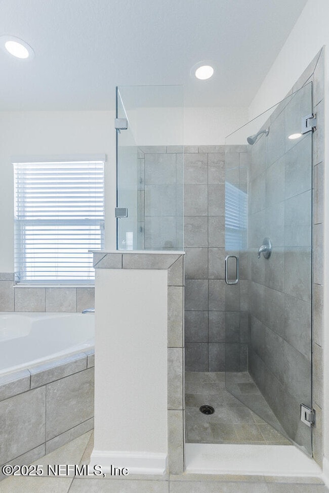 Building Photo - 95241 Tanglewood Dr