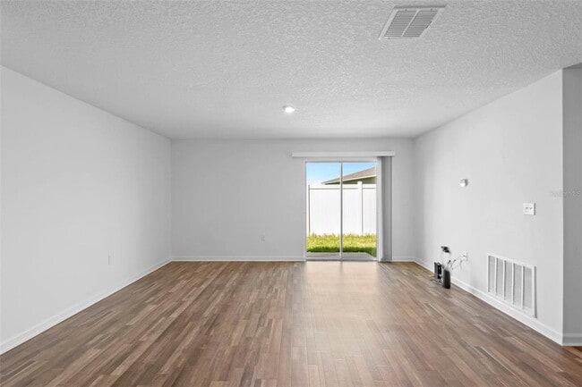 Building Photo - 2078 Kentucky Rd
