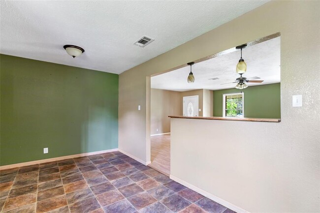 Building Photo - 27311 Kingport Dr