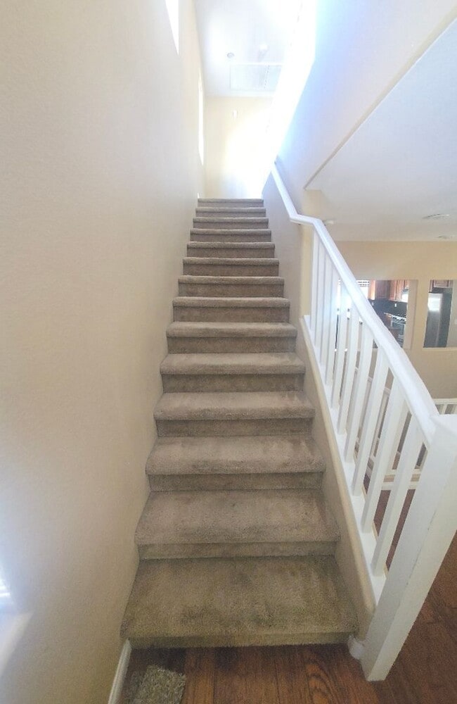 Building Photo - Beautiful 4 Bedroom Home in Mountains Edge