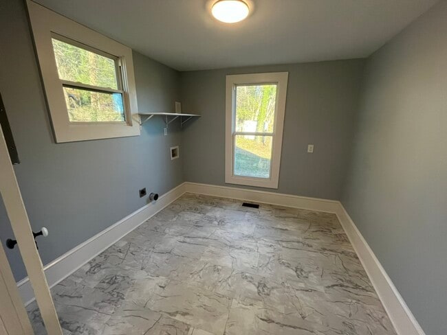 Building Photo - 46 N Thomason St