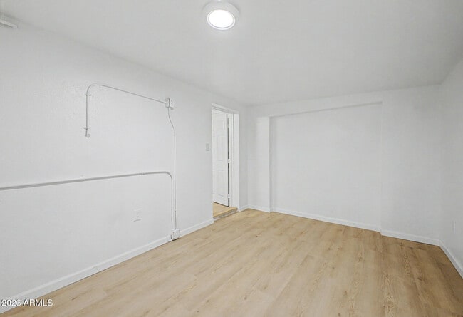 Building Photo - 2038 E Lemon St