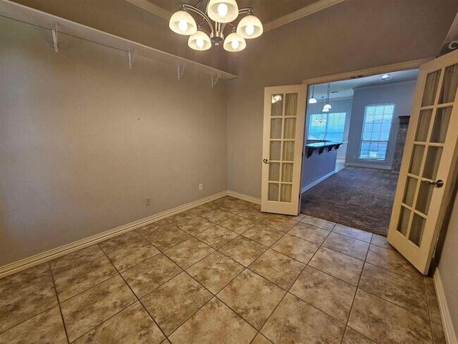 Building Photo - 6 NE Summerwood Dr