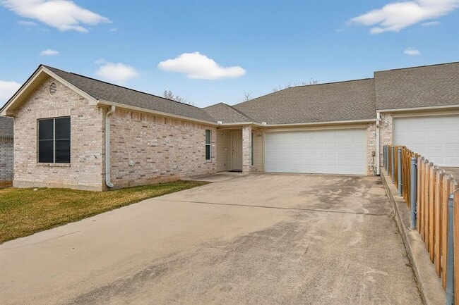 Building Photo - 268 Braeburn Cir
